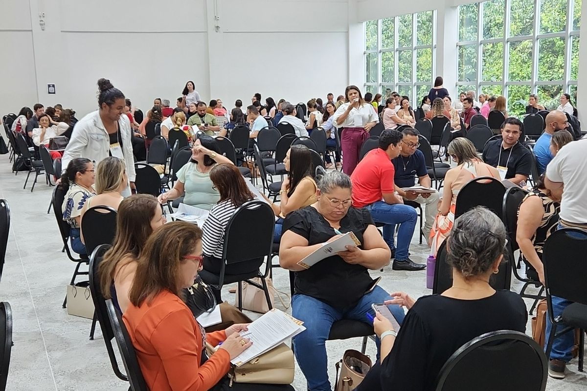 Mais de 450 educadores se reúnem na UFC para debater Educação Integral no Ceará